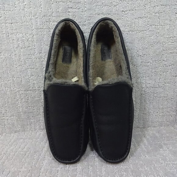 Ugg Ascot Mens Size 12 US Black Leather Sheepskin Slipper Moccasin 1103889W - Picture 1 of 10